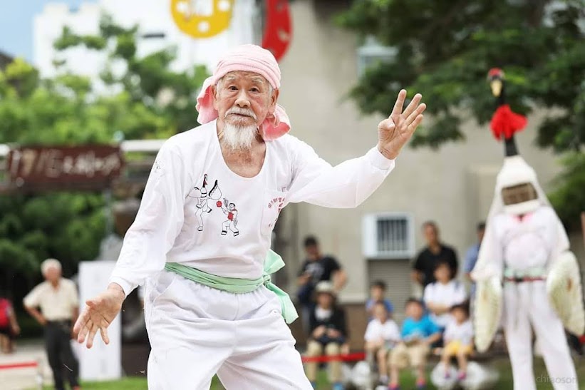 何國昭榮獲第七屆國家文化資產保存獎 首位獲獎陣頭教練　103歲建興師畢生守護宋江武陣文化